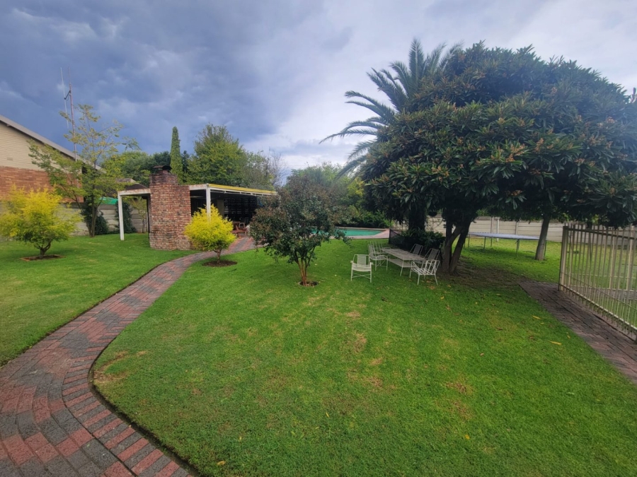 6 Bedroom Property for Sale in Jordania Free State
